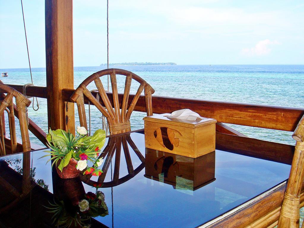 Bunaken Divers Sea Breeze Resort Exterior foto