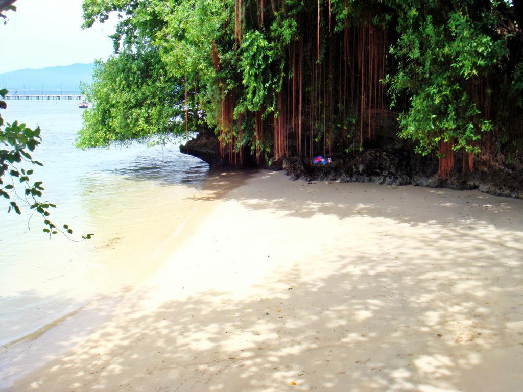 Bunaken Divers Sea Breeze Resort Exterior foto